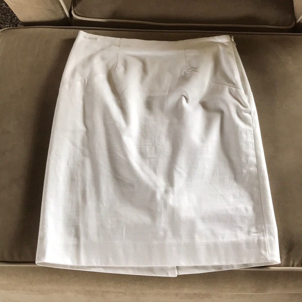 Limited skirt
